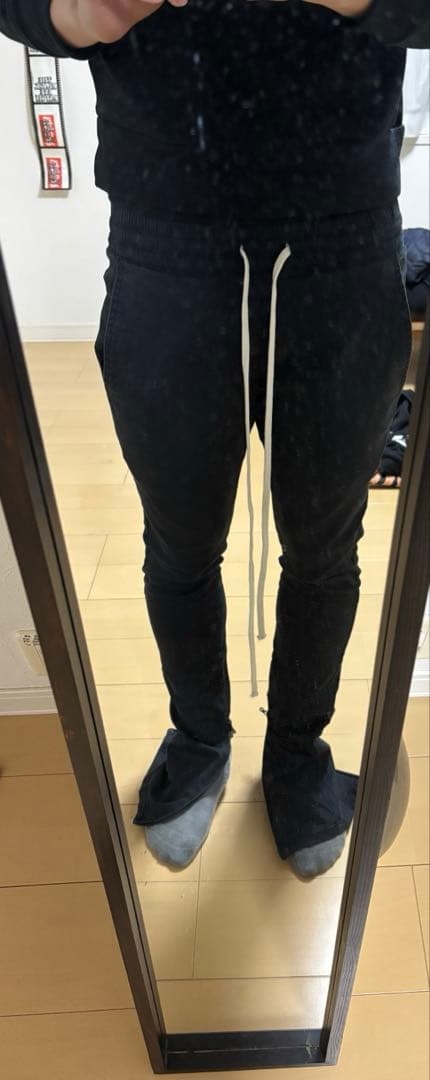 ESSENTIALSフレアパンツ
