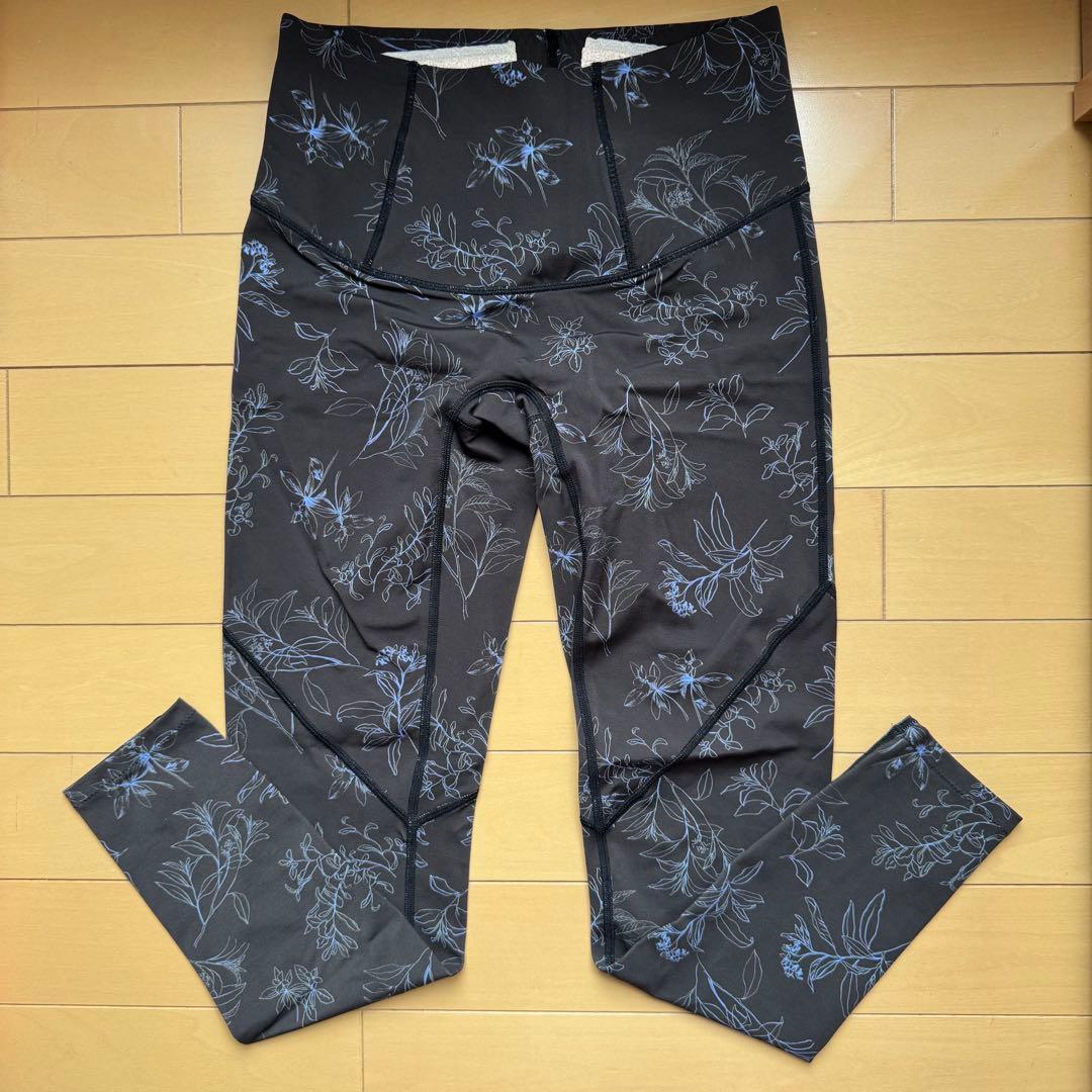 CW-Xハイウエスト ヨガパンツ 黒と青の花柄 Mサイズ　新品未使用品
