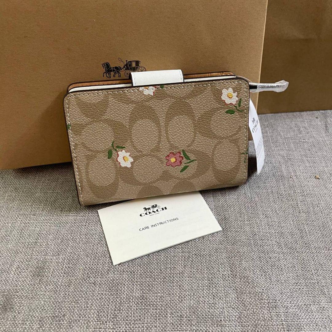 COACH 二つ折り財布 花柄 ベージュ