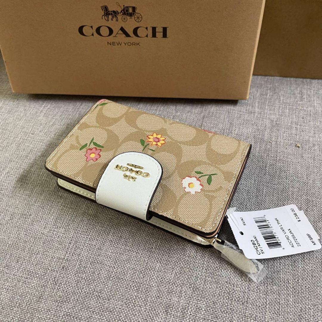 COACH 二つ折り財布 花柄 ベージュ