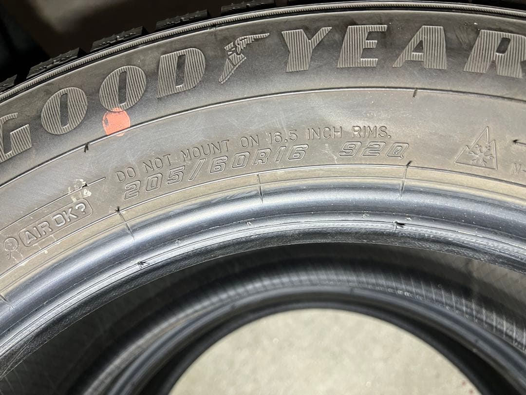 205/60r16 グッドイヤー 2本 2022年製 スタッドレスタイヤ 2本