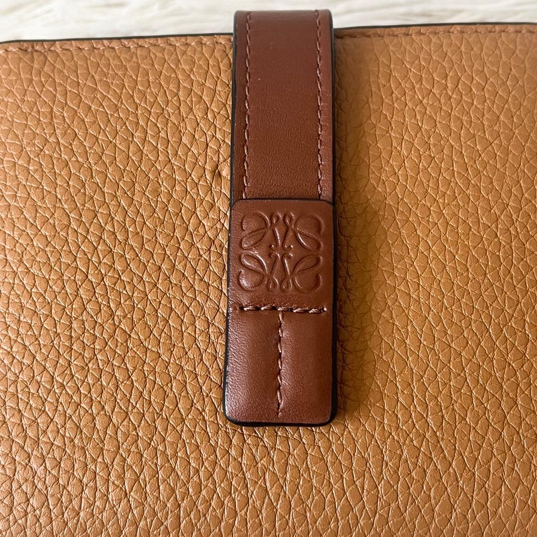 LOEWE 二つ折り財布 ブラウン　コンパクト　キャラメル　ピーカン