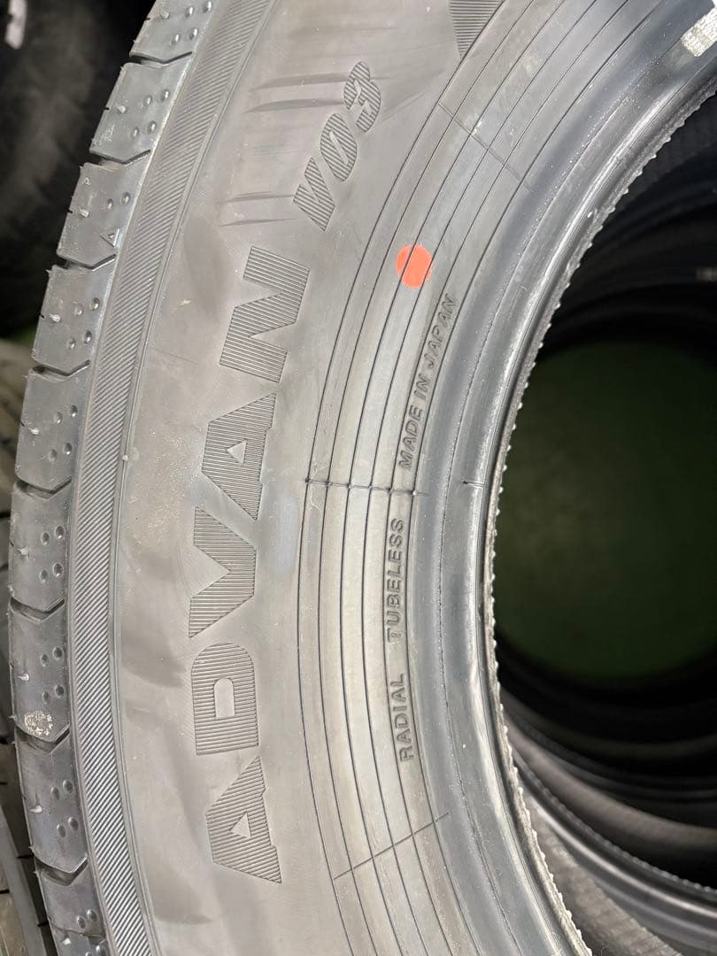 ①【新車外し】225/65R17 ADVAN V03タイヤ