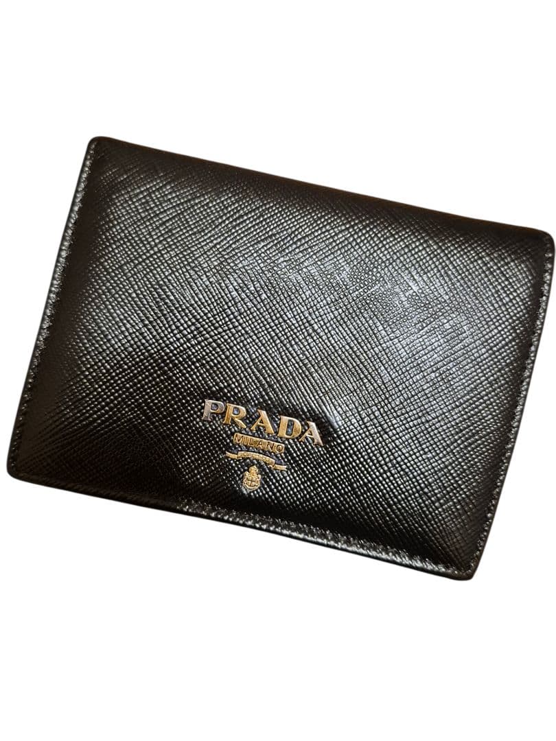 ＰＲＡＤＡ　プラダ　サフィアーノ　二つ折り財布　ブラック革 　　ｊ