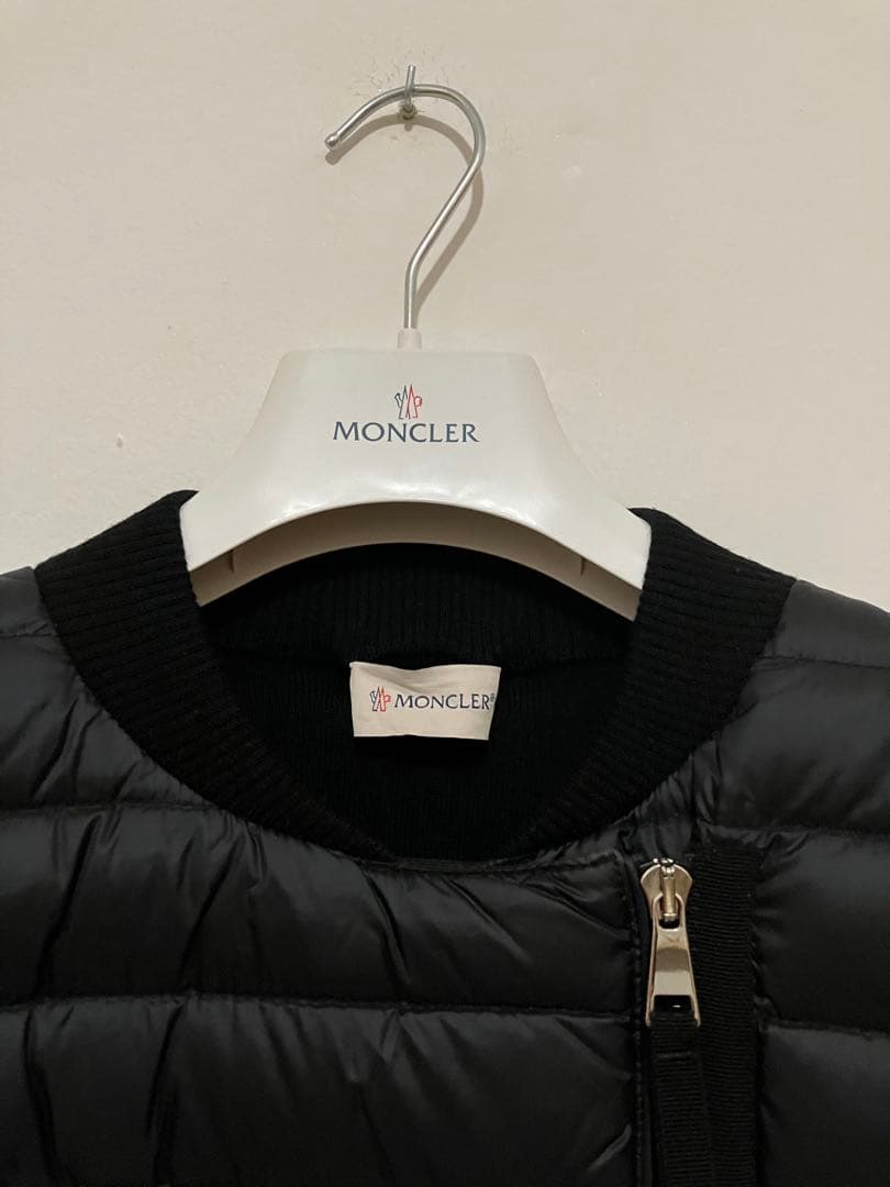 Moncler モンクレール　ニットとダウンのコンビカーディガン　斜めジップ