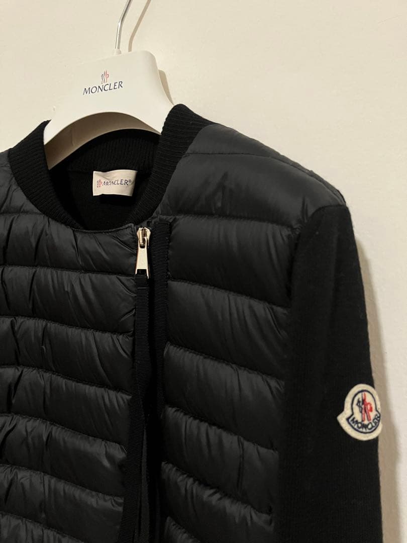 Moncler モンクレール　ニットとダウンのコンビカーディガン　斜めジップ