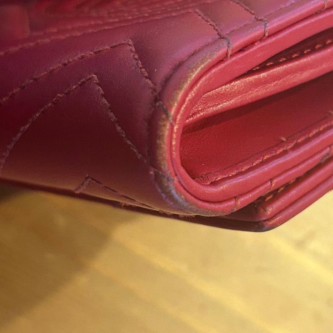 GUCCI 二つ折り財布　赤　キルティング