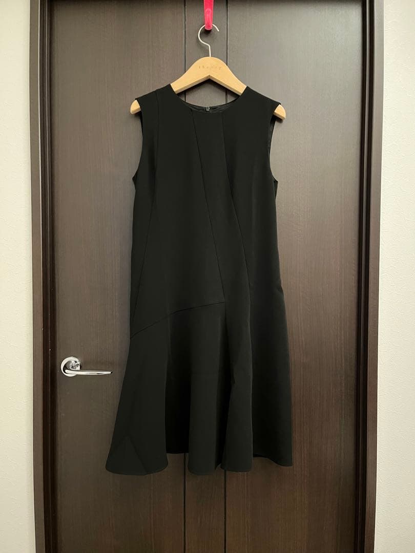 theory Classic Crepe 美シルエット　膝丈ワンピース　黒　2
