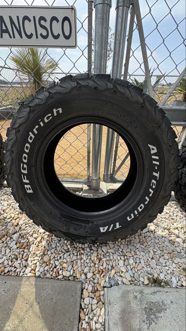 リッチさん専用☆BFグッドリッチ　ホワイトレター 235/70R16 デリカ
