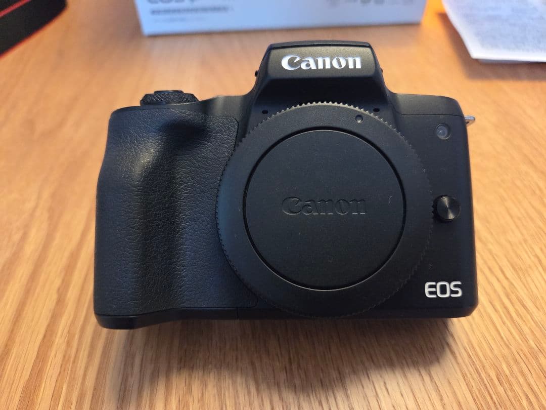 Canon EOS Kiss M　ダブルズームキット＋トライポッドグリップ