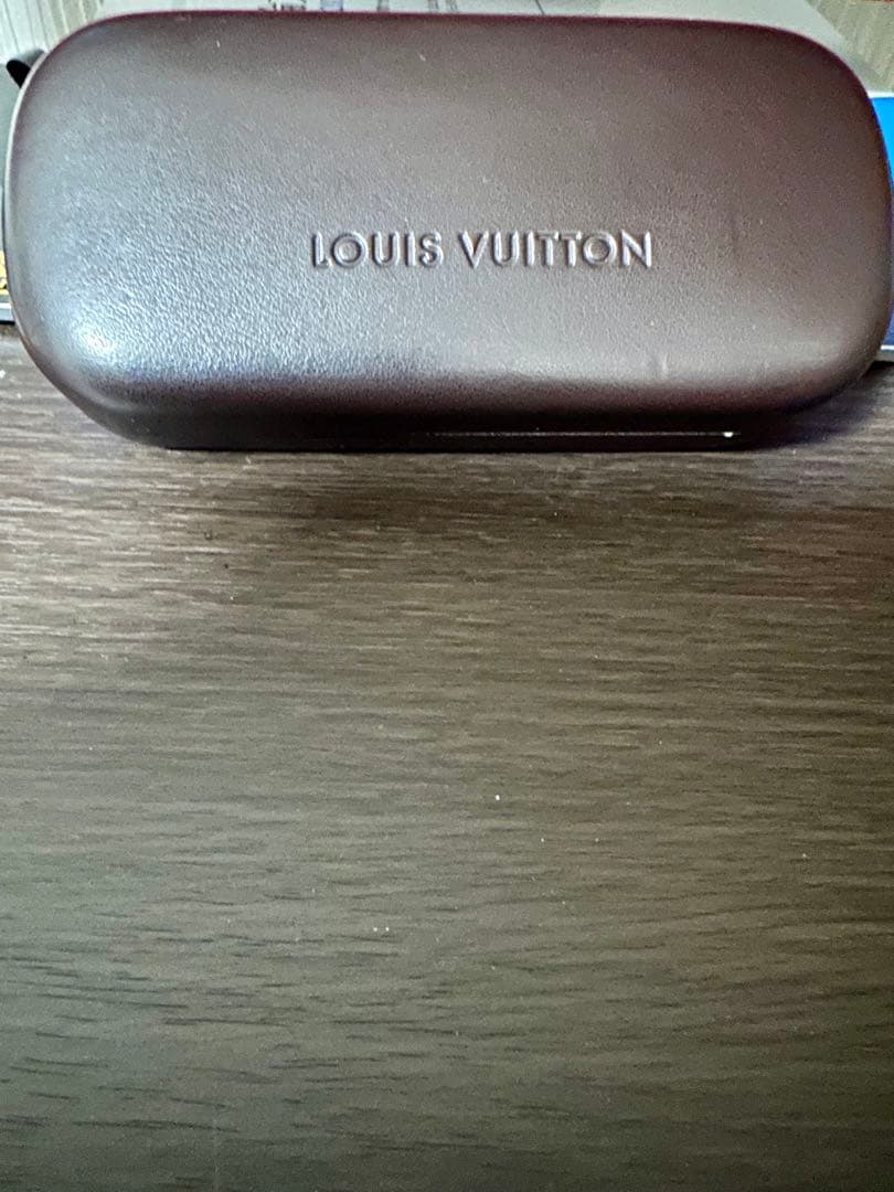 LOUIS VU ITTON ルイ　ヴィトン　サングラス　ほぼ未使用　シルバー