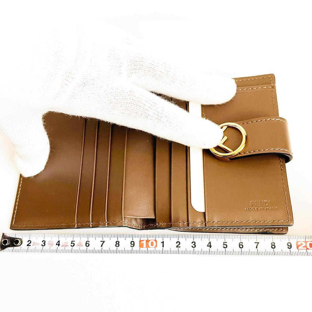 未使用級 FENDI FF is FENDI 二つ折り財布 付属品一式有り
