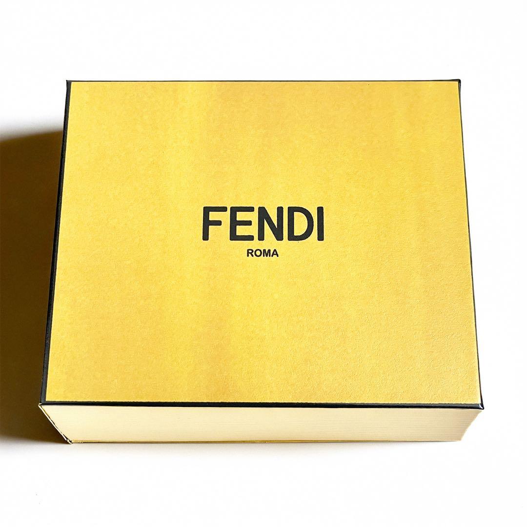未使用級 FENDI FF is FENDI 二つ折り財布 付属品一式有り