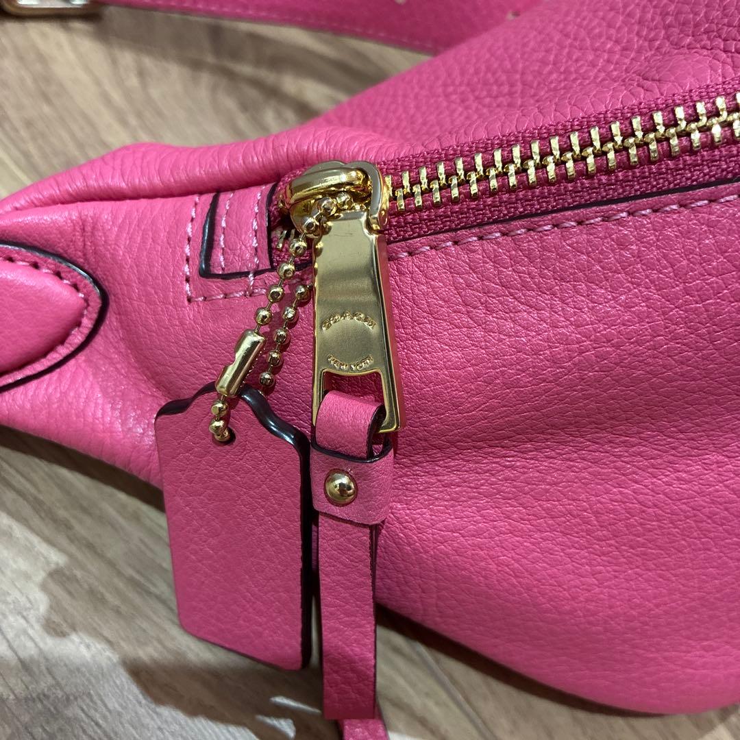 ほぼ未使用 COACH コーチ ボディーバッグ ウエストポーチ シボ革 ピンク