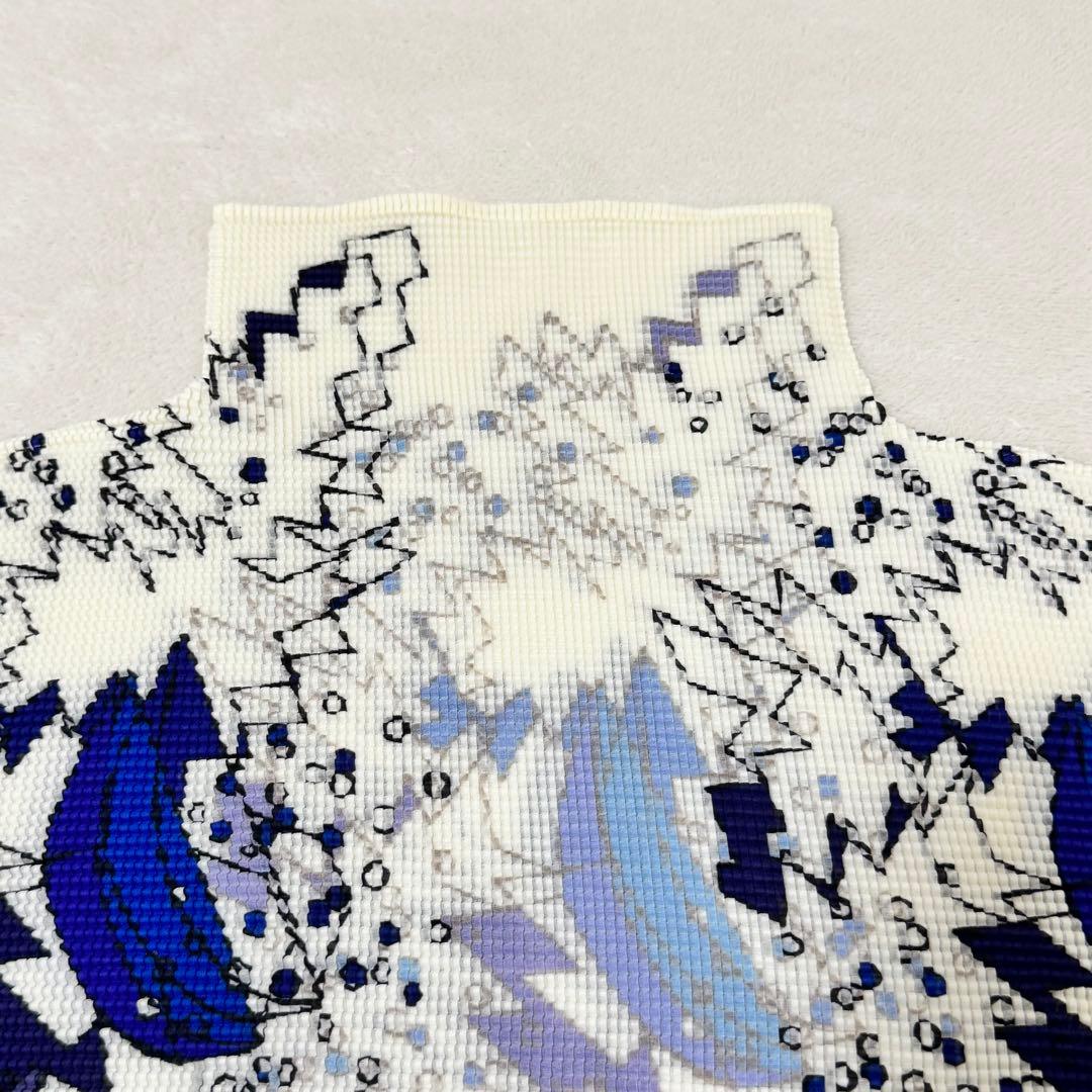 極美品✨ISSEY MIYAKE me プリーツ　総柄　トップス　半袖