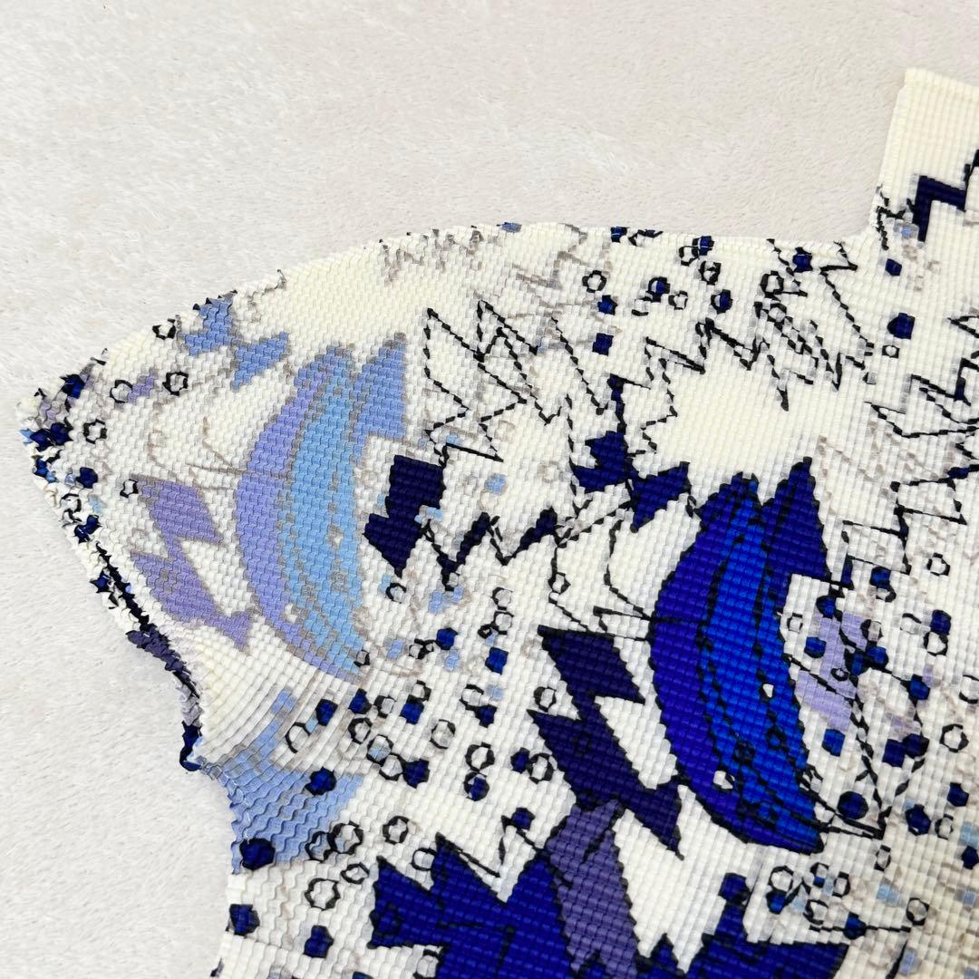 極美品✨ISSEY MIYAKE me プリーツ　総柄　トップス　半袖