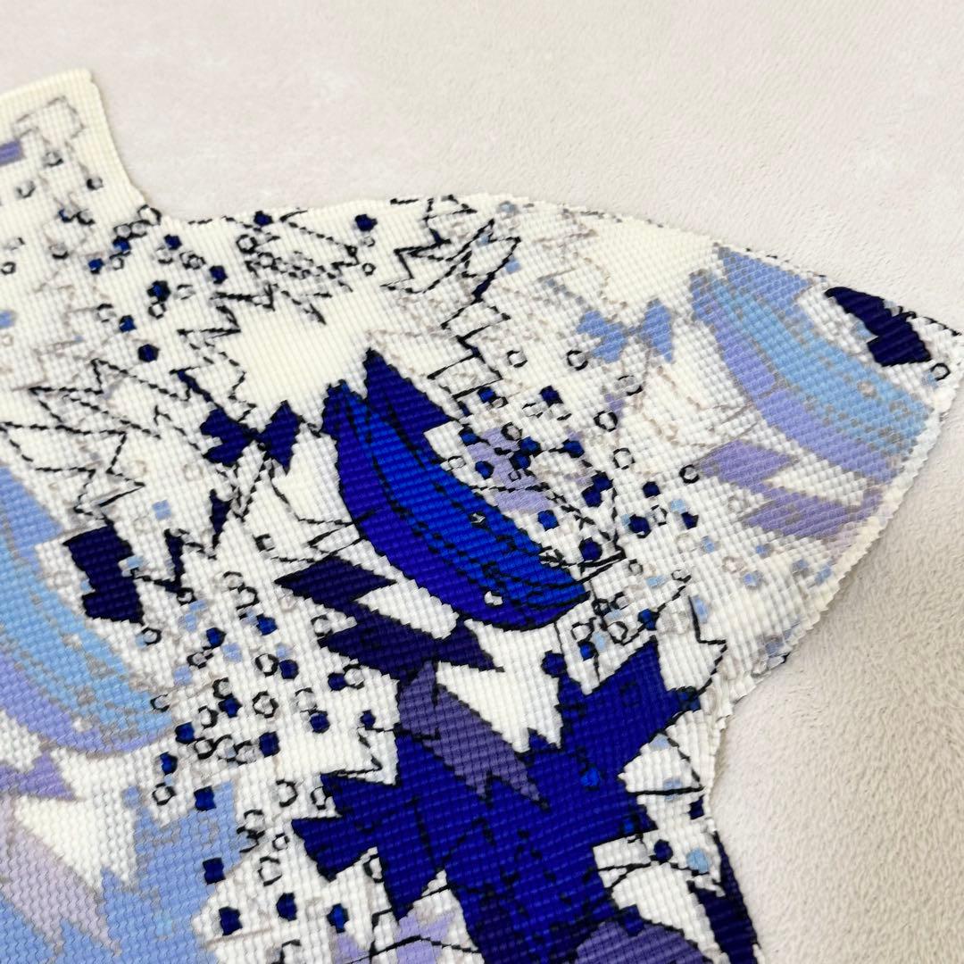 極美品✨ISSEY MIYAKE me プリーツ　総柄　トップス　半袖