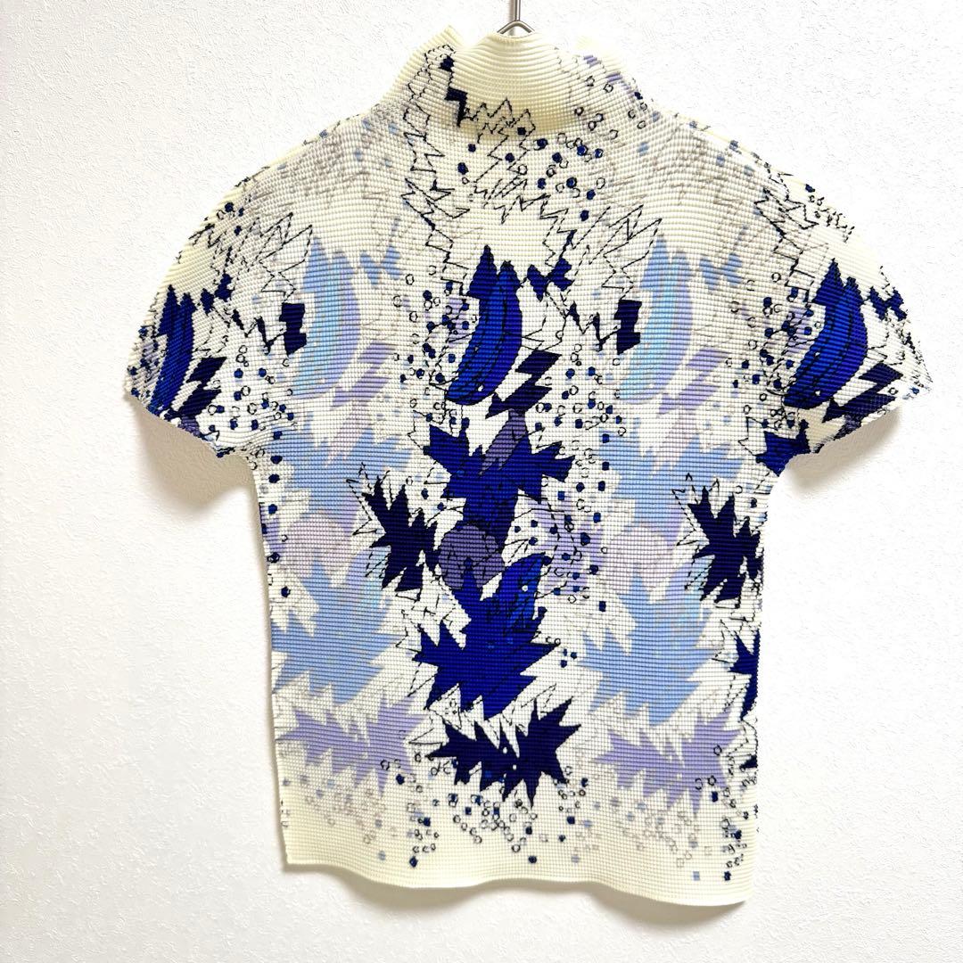 極美品✨ISSEY MIYAKE me プリーツ　総柄　トップス　半袖