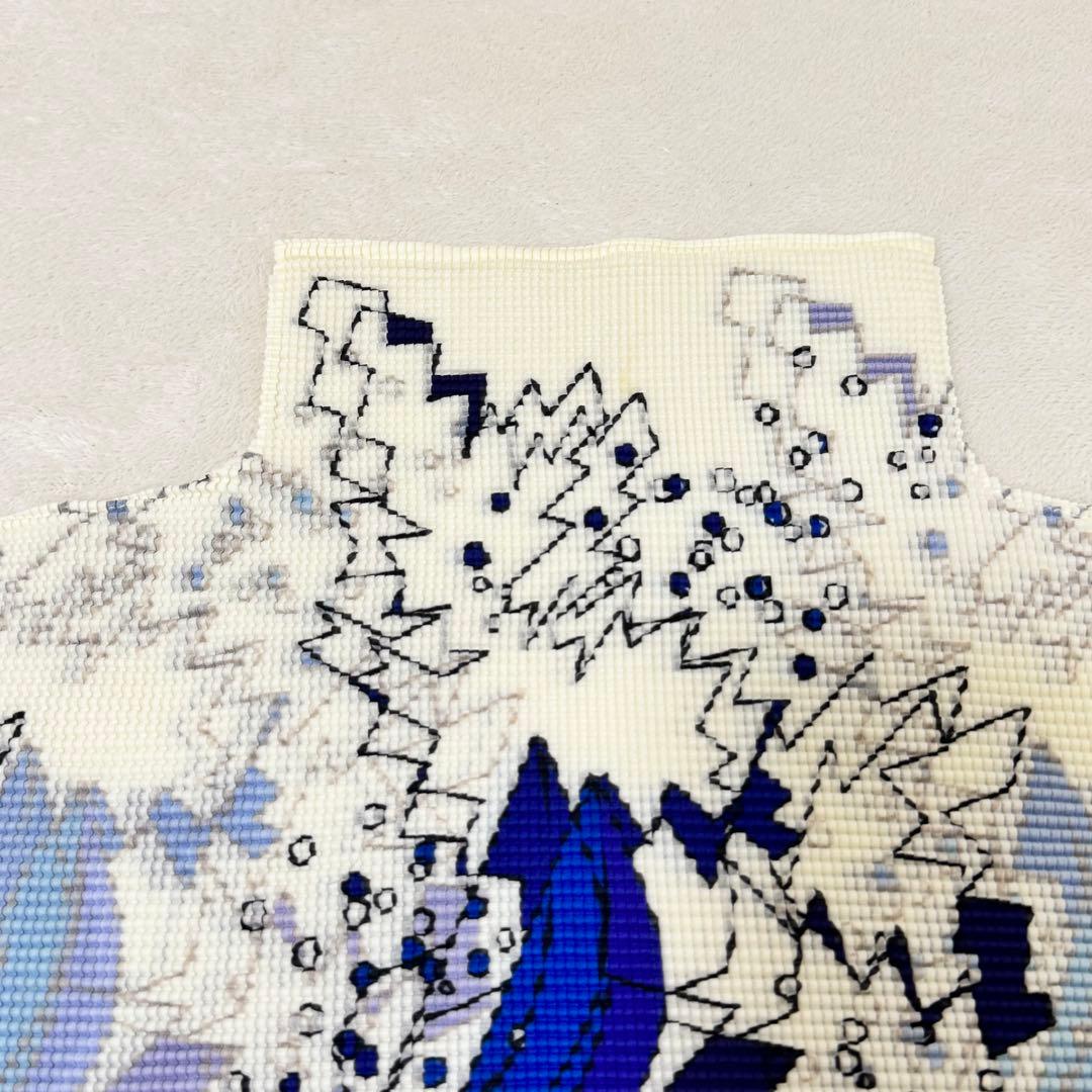 極美品✨ISSEY MIYAKE me プリーツ　総柄　トップス　半袖