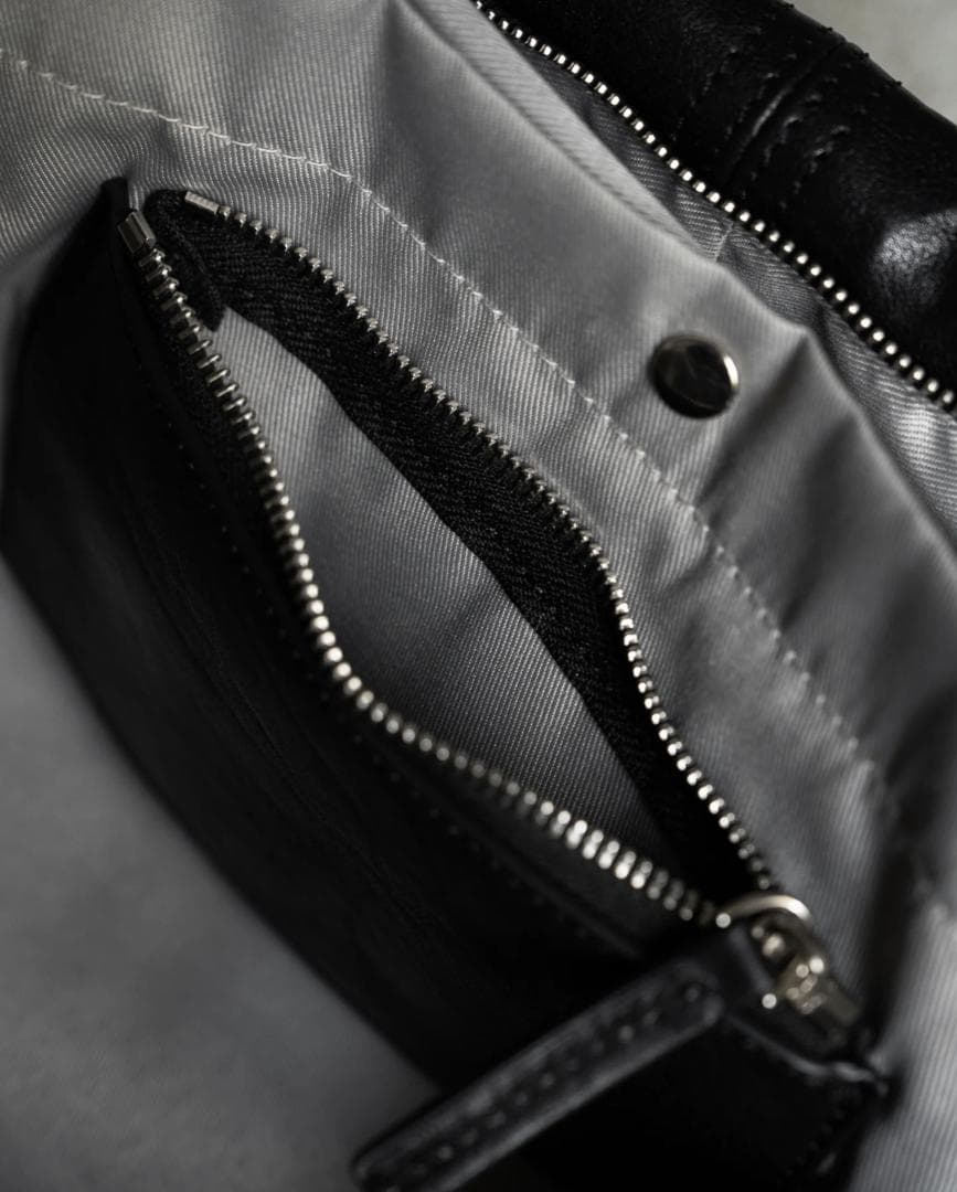 バッグ PRY Leather Front Zip Travel Bag