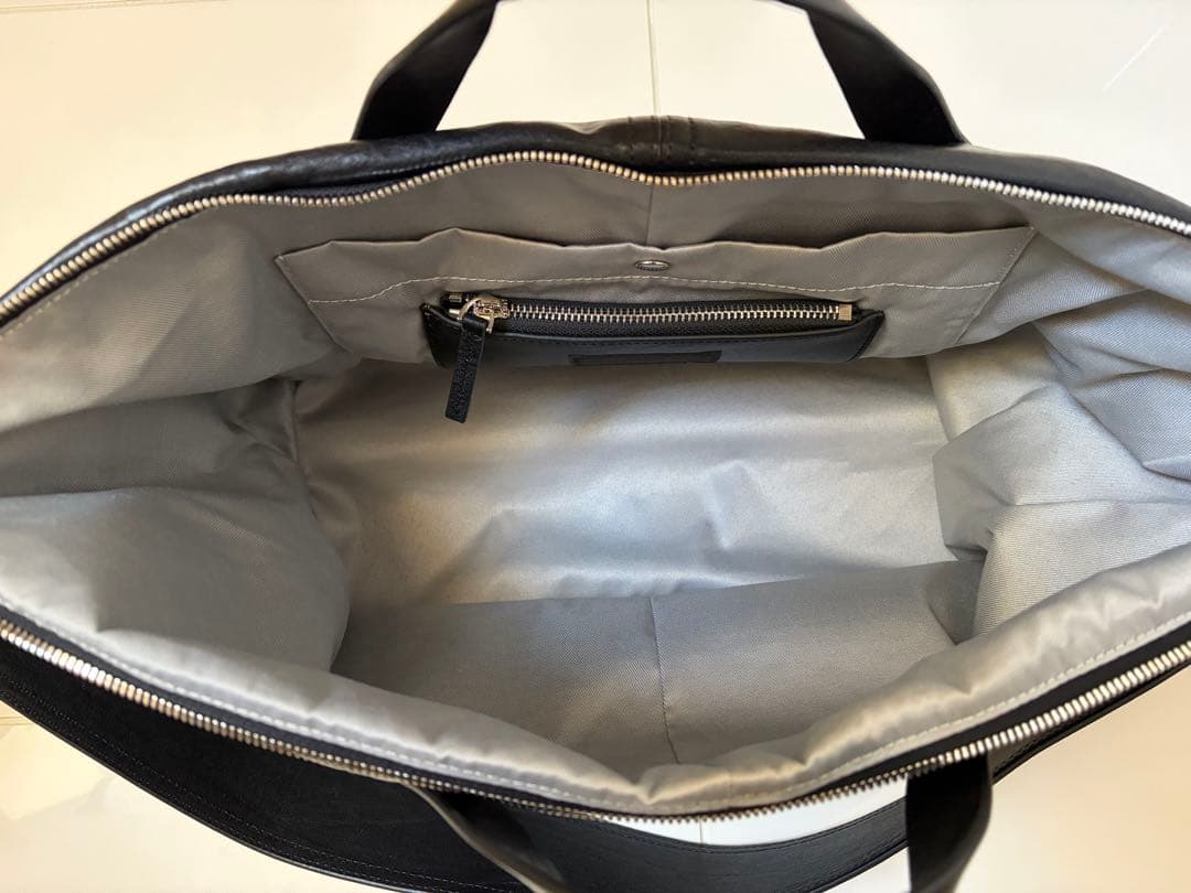 バッグ PRY Leather Front Zip Travel Bag