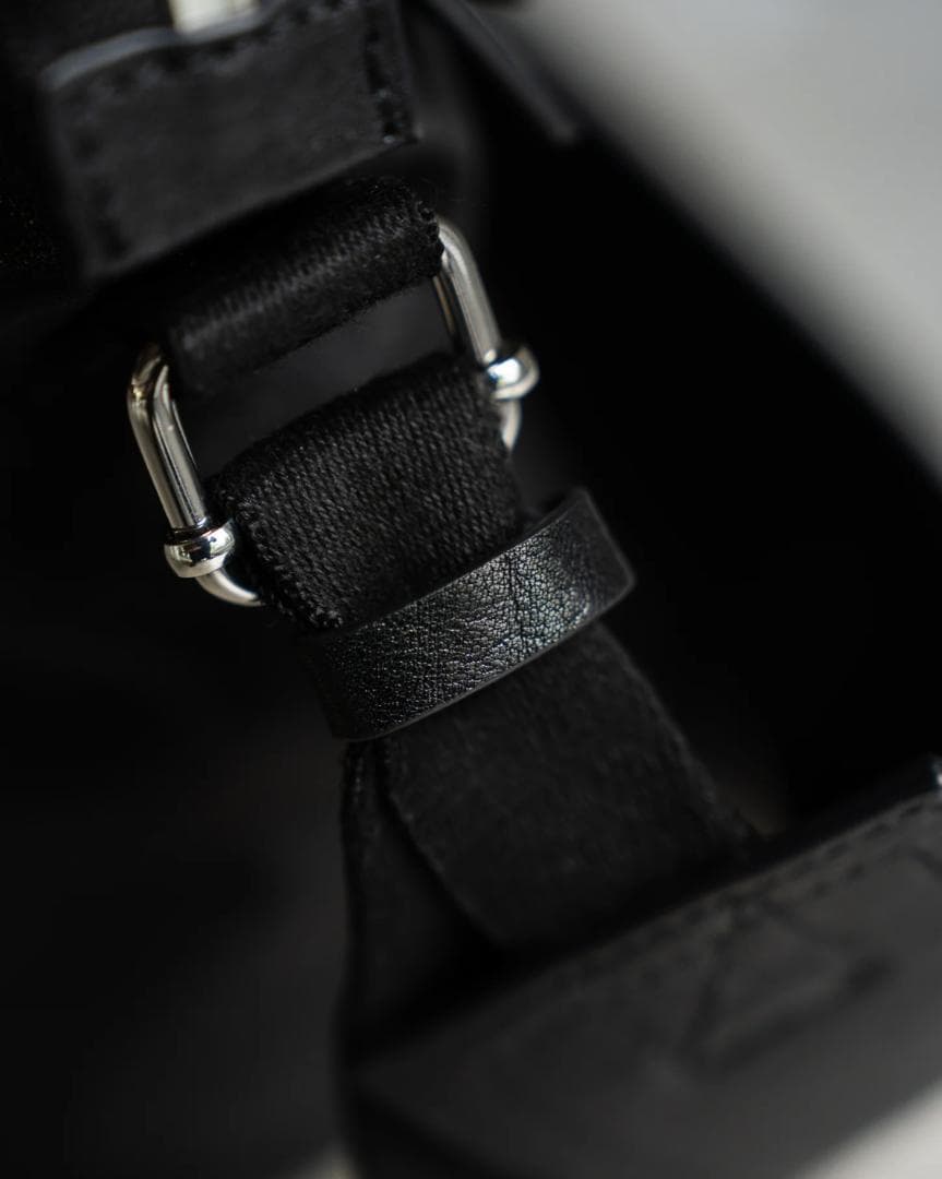 バッグ PRY Leather Front Zip Travel Bag