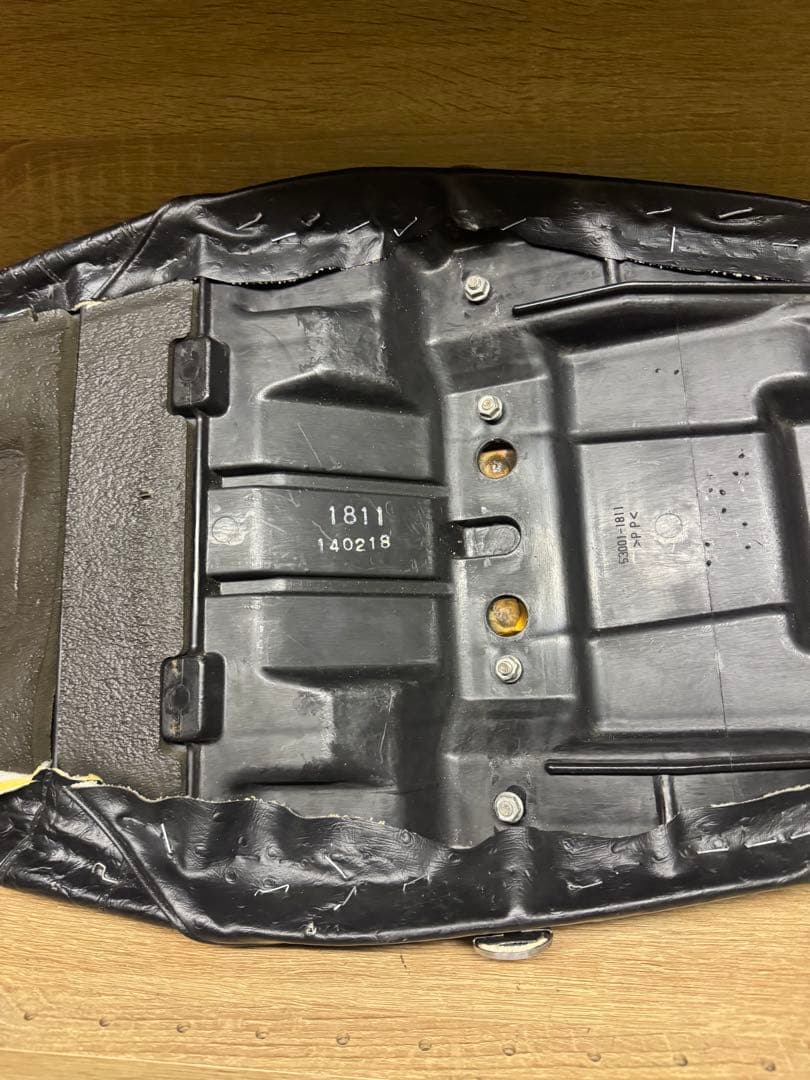 カワサキ ゼファー400Χ シート ZEPHYR　　53001-1811