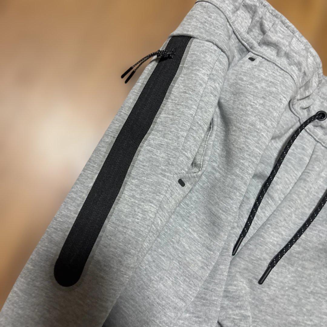 NIKE テックフリースグレー　M