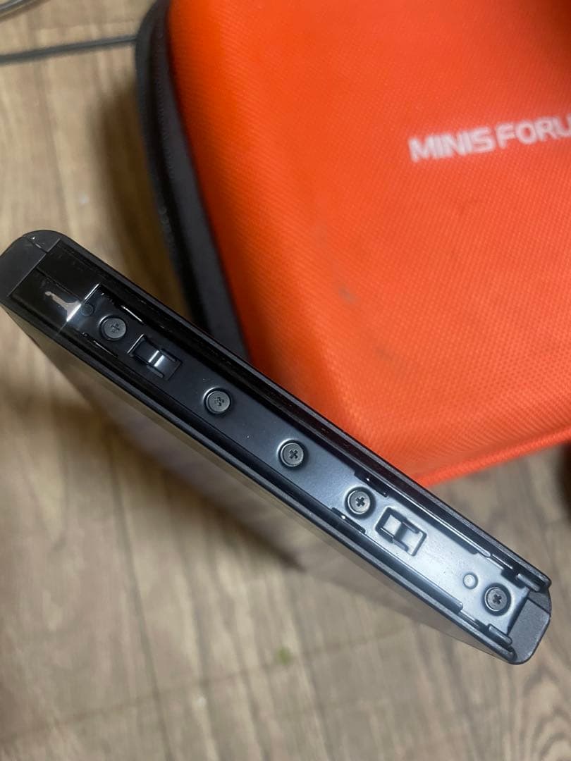 Nintendo Switch本体のみ　Joy-Conは付きません。