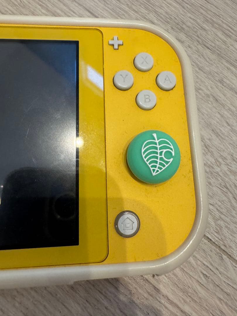 Nintendo Switch Lite イエロー ピカチュウケース付き