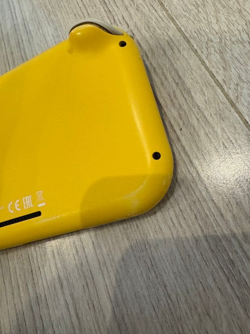 Nintendo Switch Lite イエロー ピカチュウケース付き