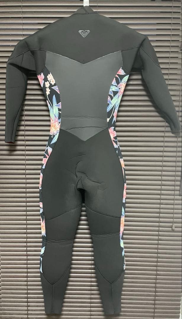 新品未使用 ROXY セミドライ チェストジップ 裏起毛 フルスーツ M