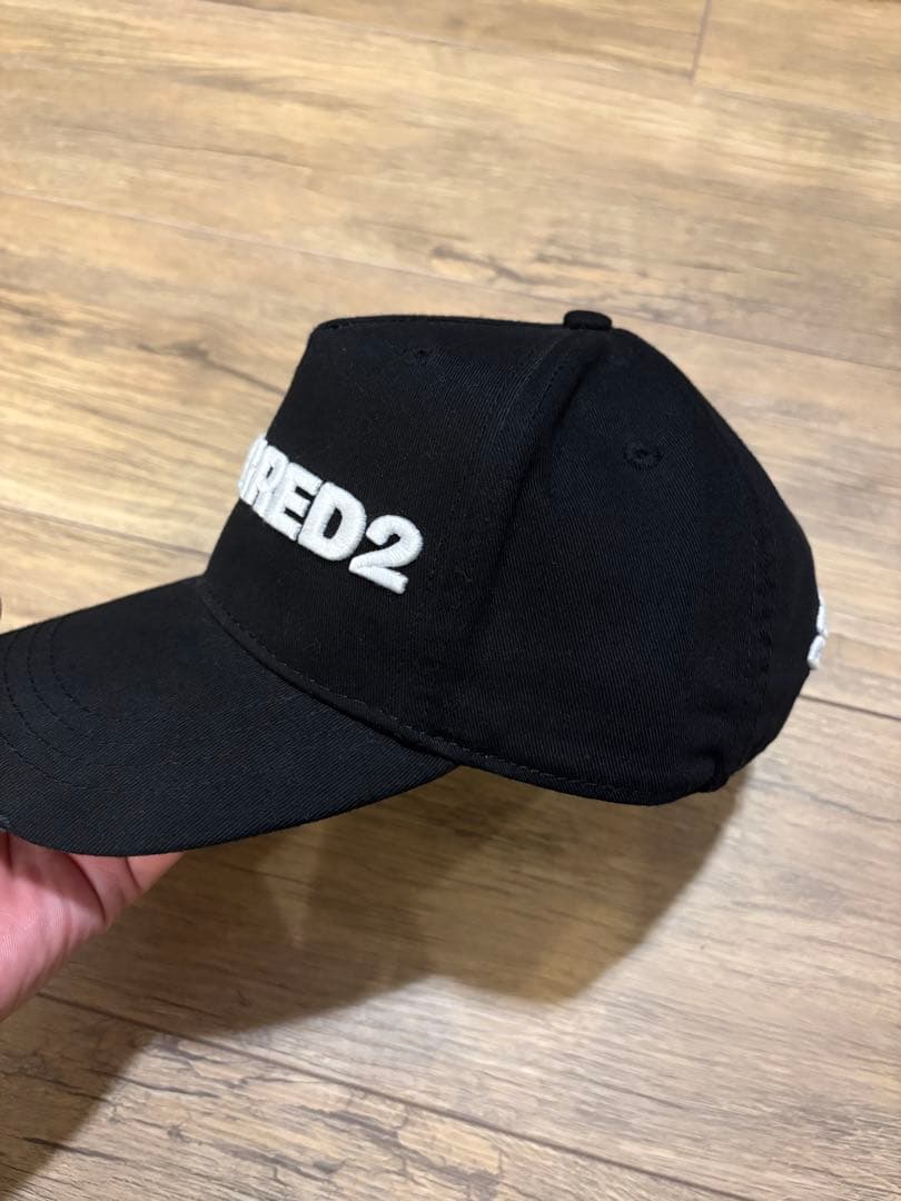 DSQUARED2 ブラック キャップ