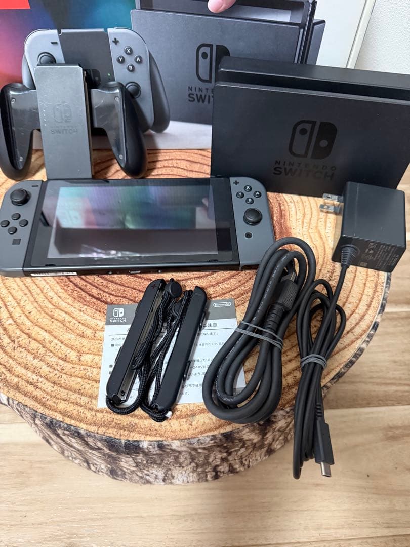 Nintendo Switch ニンテンドースイッチ本体　グレー①