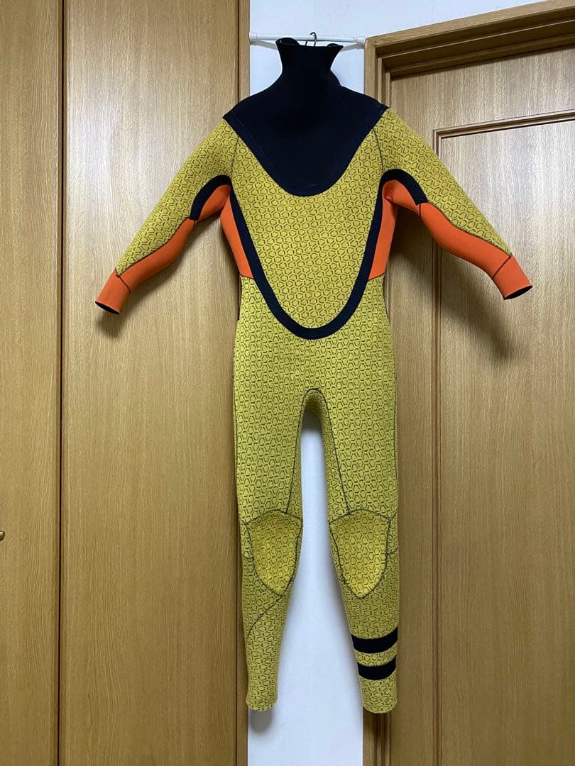 ★裏起毛で暖か！人気の【Biarms】のメンズ用３ｍｍセミドライフルスーツ