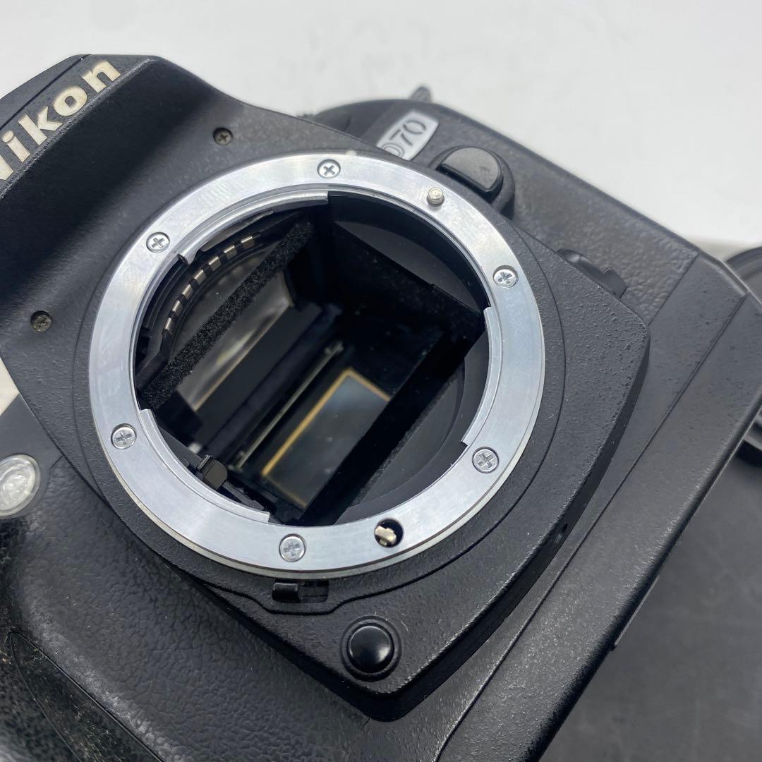 NIKON デヂタル一眼レフカメラ　純正品レンズ付属