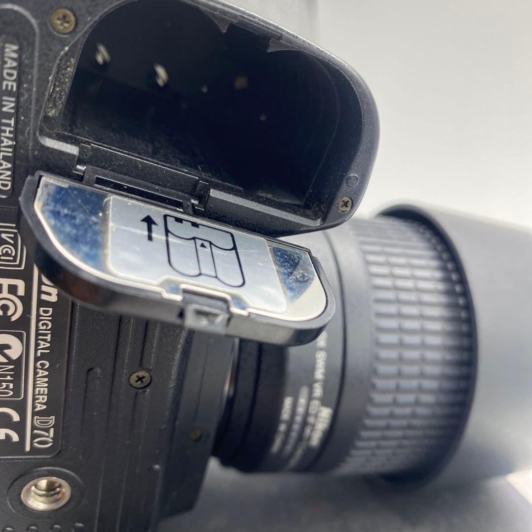 NIKON デヂタル一眼レフカメラ　純正品レンズ付属