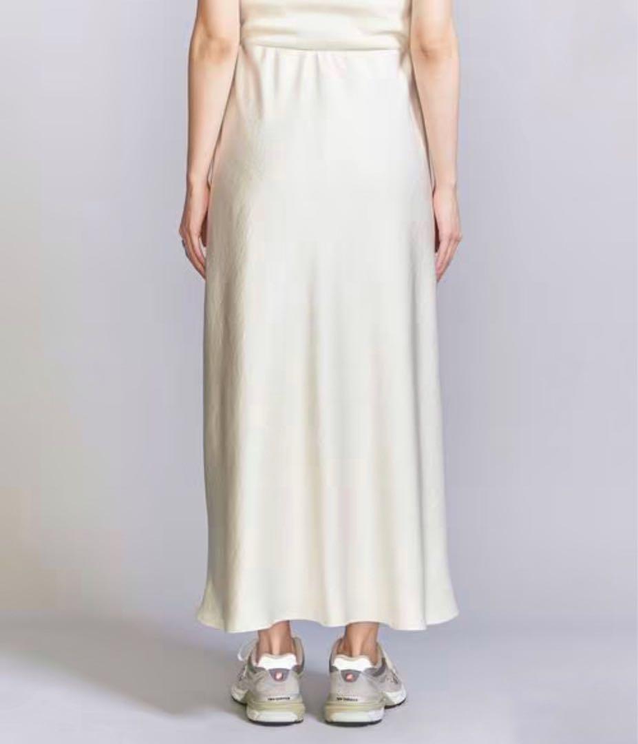 ほぼ新品＊BEAUTY&YOUTH UNITED ARROWSサテンスカート白L