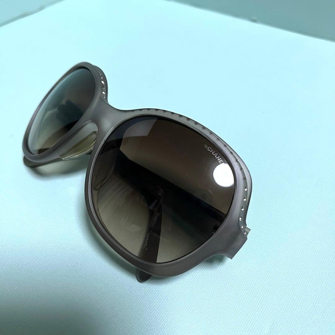 ◆CHANEL ◆シャネル ストーン サングラス グレージュ