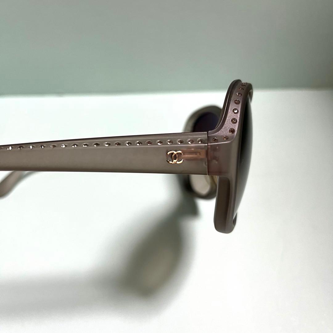 ◆CHANEL ◆シャネル ストーン サングラス グレージュ