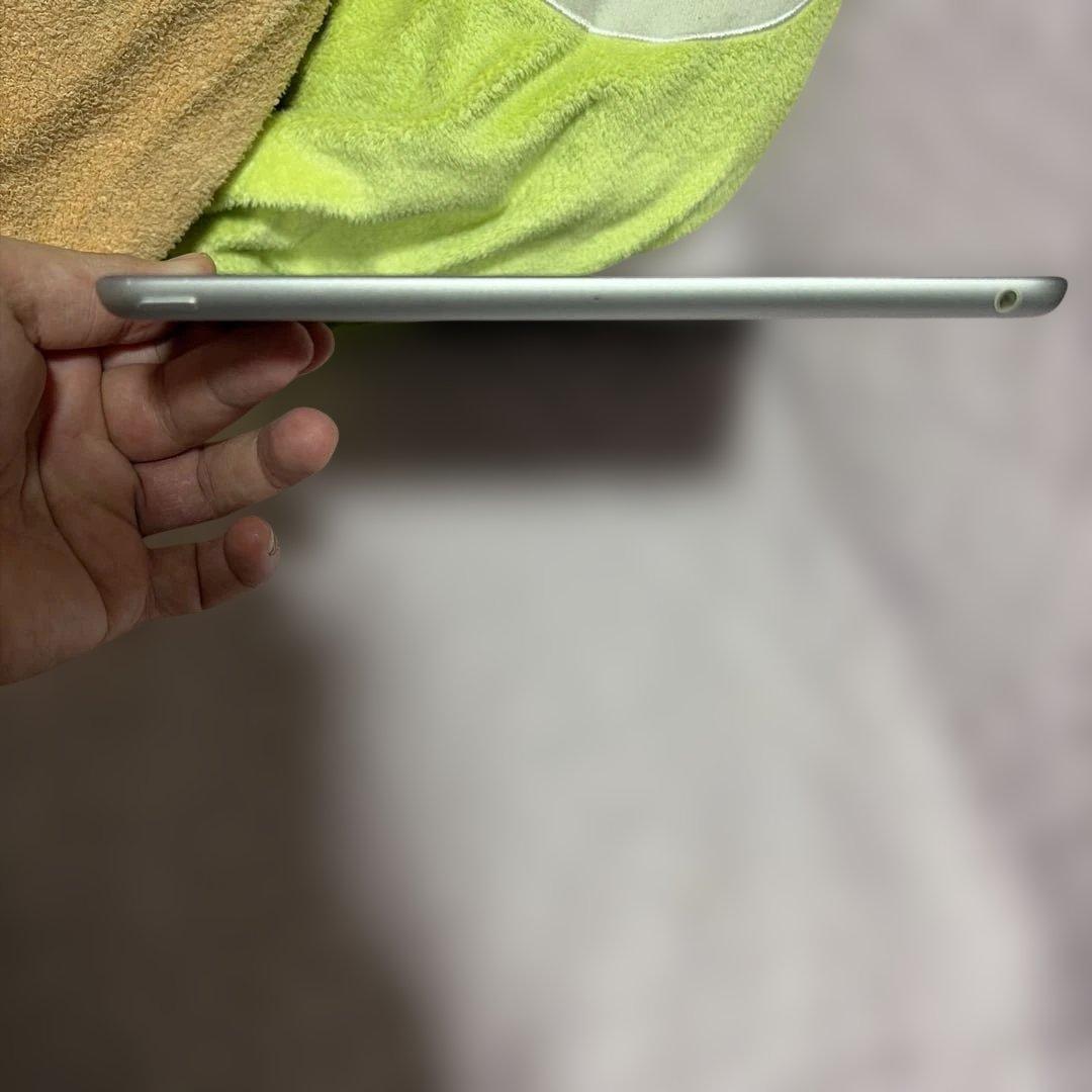 ね*し様 iPad 第9世代シルバー