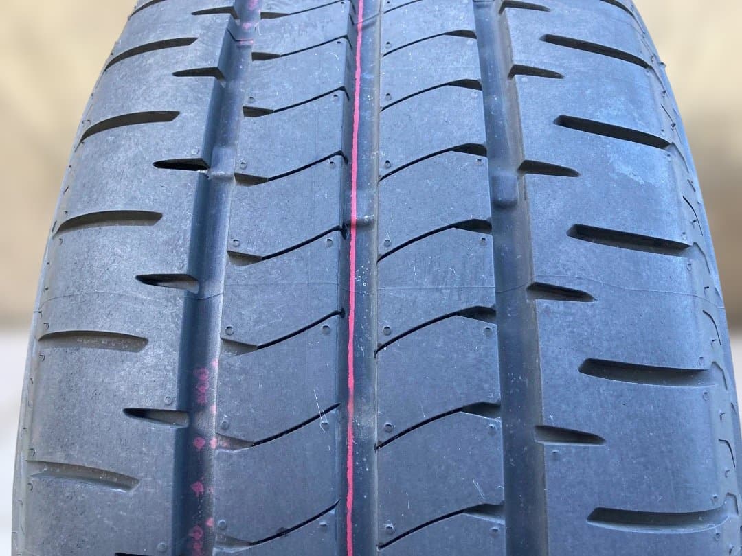 ②ブリヂストン NEWNO 215/50R17 タイヤ２本