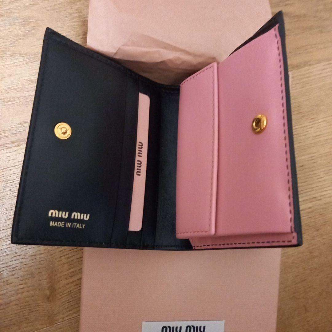 MIU MIU 2つ折り財布　黒　ピンク