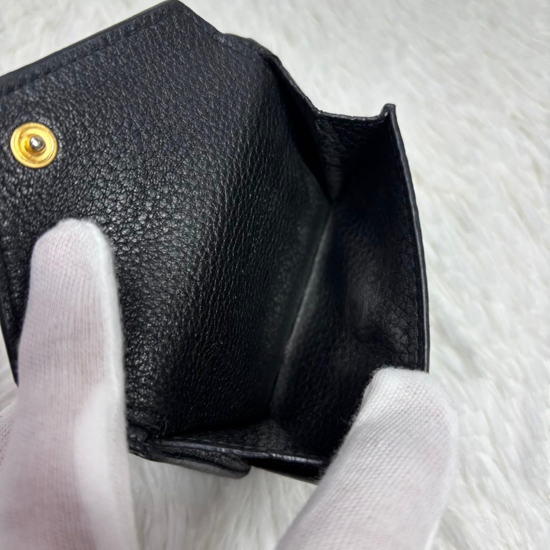 ✨付属品完備✨ プラダ ヴィッテロダイノ シボ 革 レター型 三つ折り財布 黒