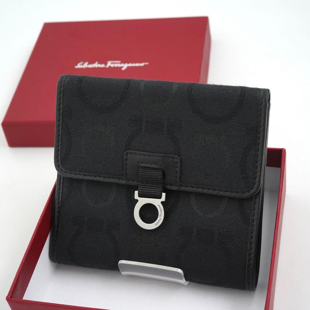 ✨新品未使用・箱付き✨　Ferragamo ミニ財布　ガンチーニ　キャンバス