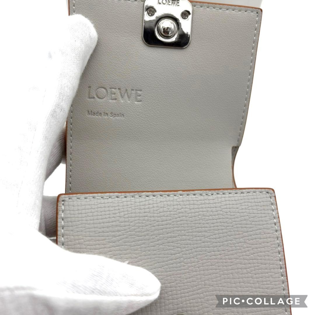 LOEWE ロゴ入り 二つ折り財布