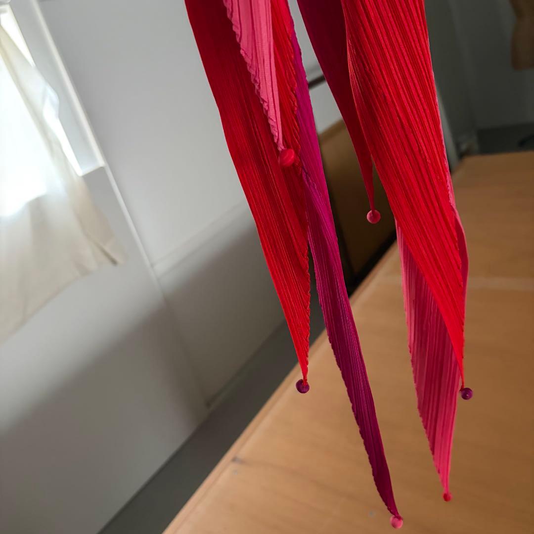 ISSEY MIYAKE Pleats Please プリーツスカーフ　赤ピンク