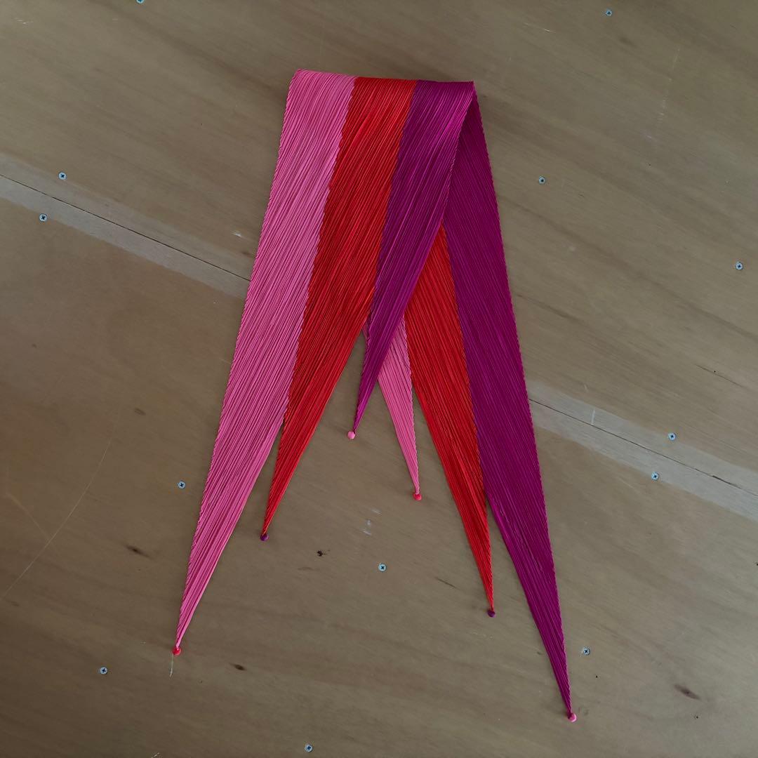 ISSEY MIYAKE Pleats Please プリーツスカーフ　赤ピンク