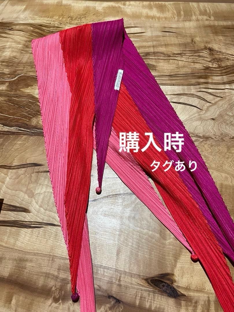 ISSEY MIYAKE Pleats Please プリーツスカーフ　赤ピンク