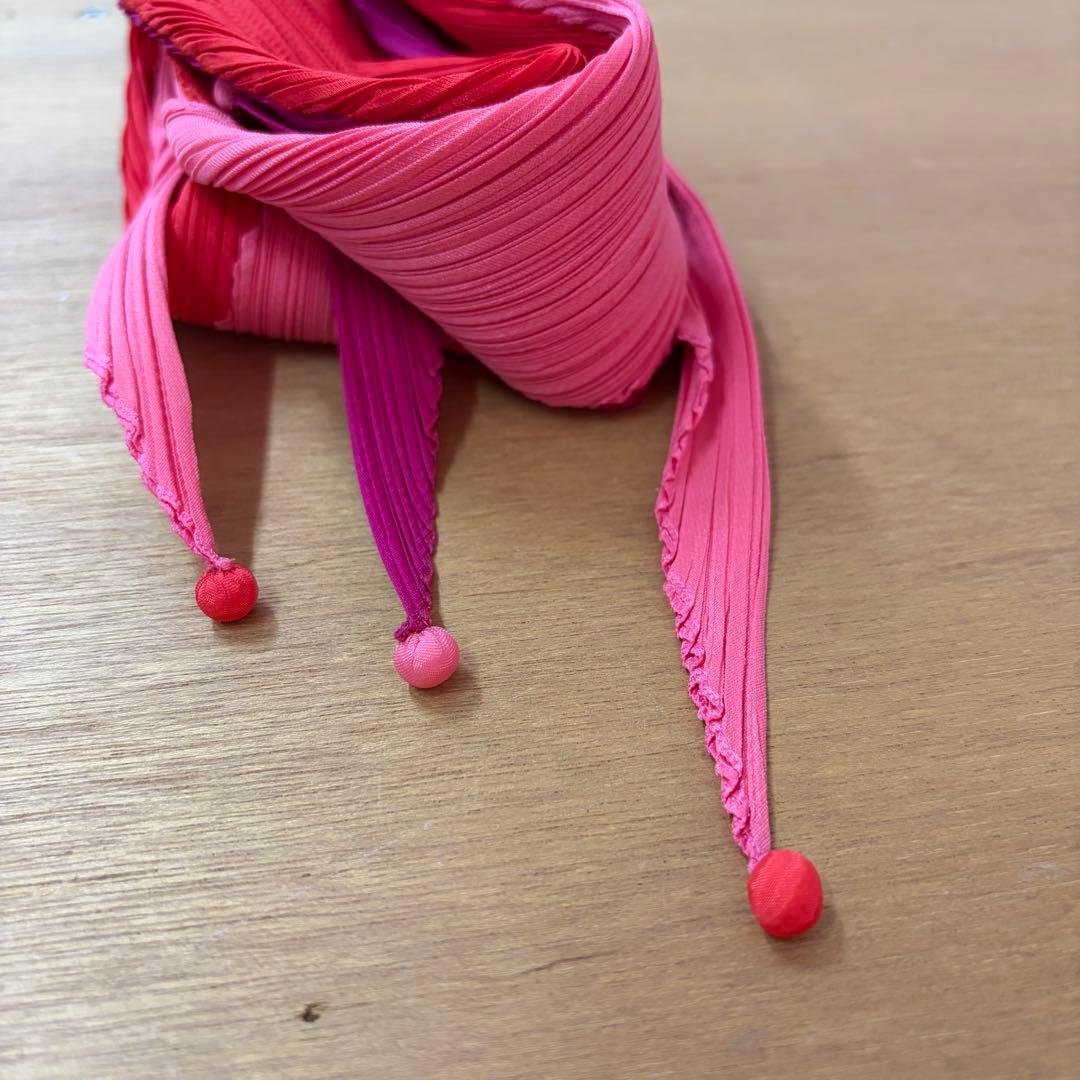 ISSEY MIYAKE Pleats Please プリーツスカーフ　赤ピンク
